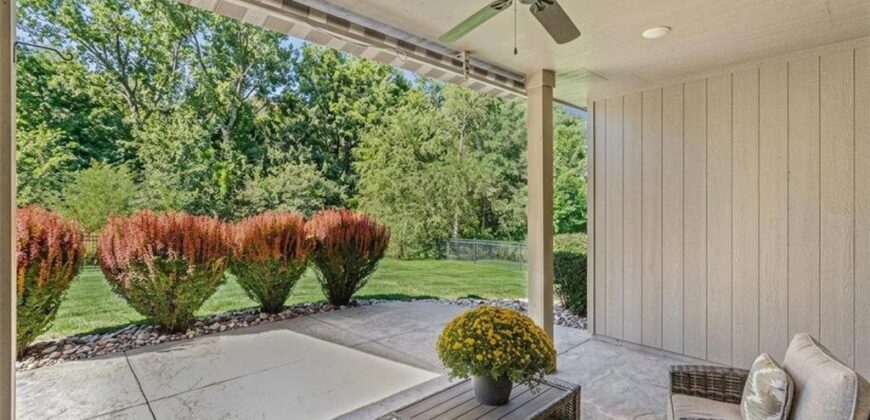 5866 S National Drive, Parkville, MO 64152