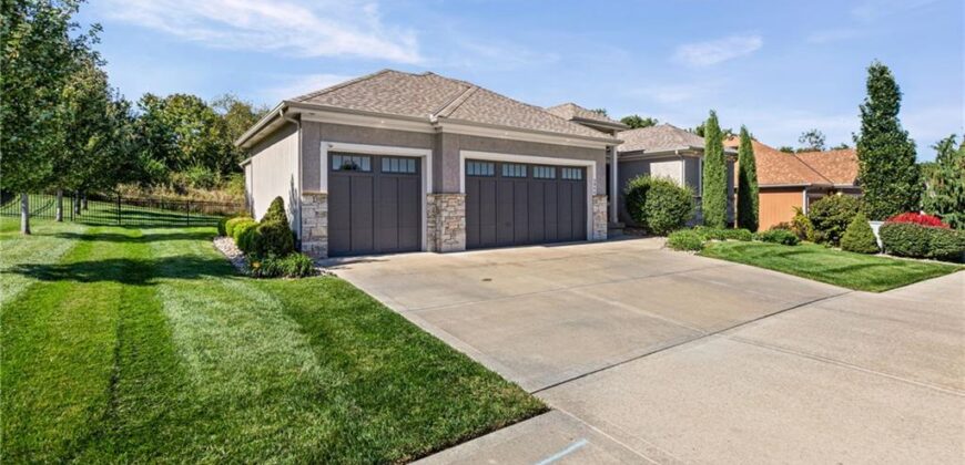 5866 S National Drive, Parkville, MO 64152