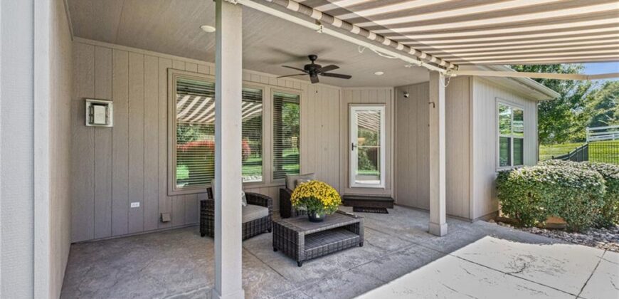 5866 S National Drive, Parkville, MO 64152