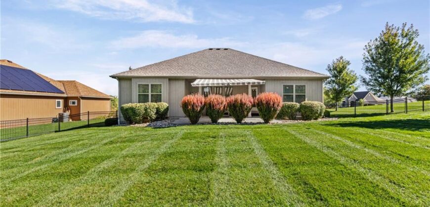 5866 S National Drive, Parkville, MO 64152