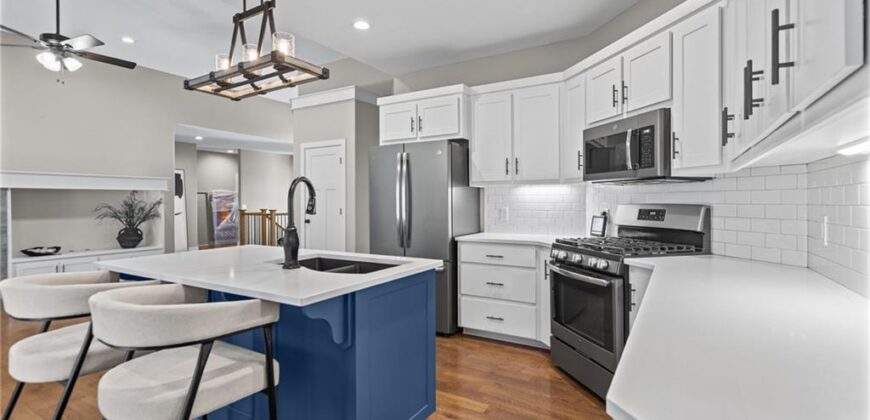 5866 S National Drive, Parkville, MO 64152