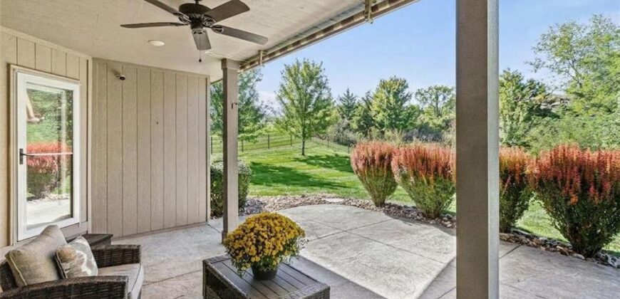 5866 S National Drive, Parkville, MO 64152