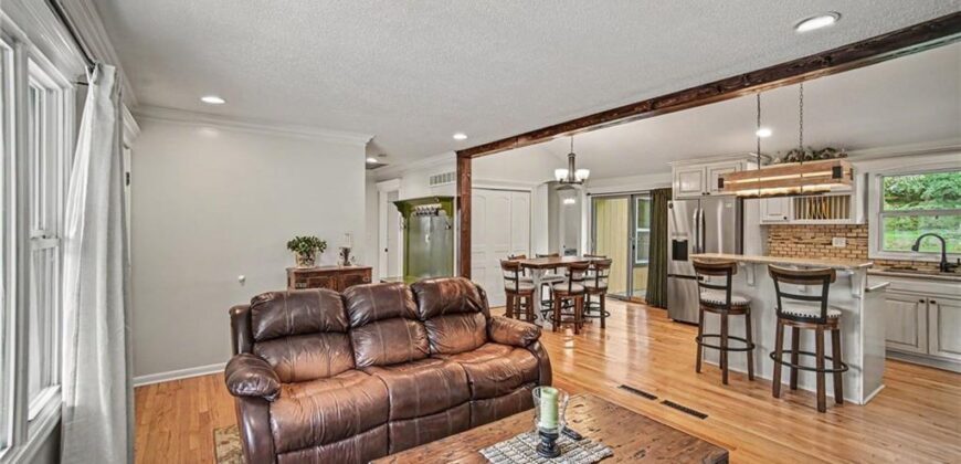 6738 N Madison Avenue, Kansas City, MO 64118