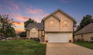 1104 Regency Drive, Kearney, MO 64060