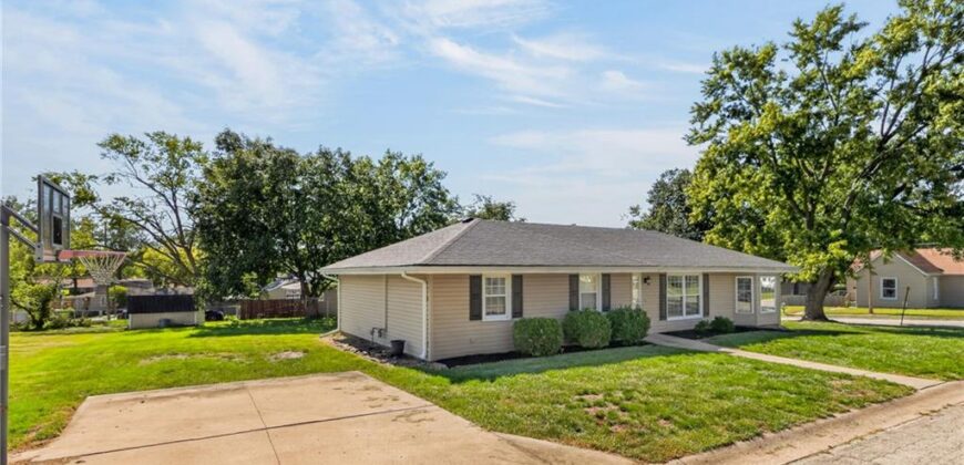 301 2nd Street, Smithville, MO 64089