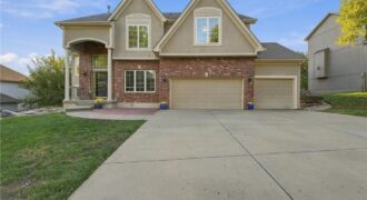 9216 N Manning Avenue, Kansas City, MO 64157