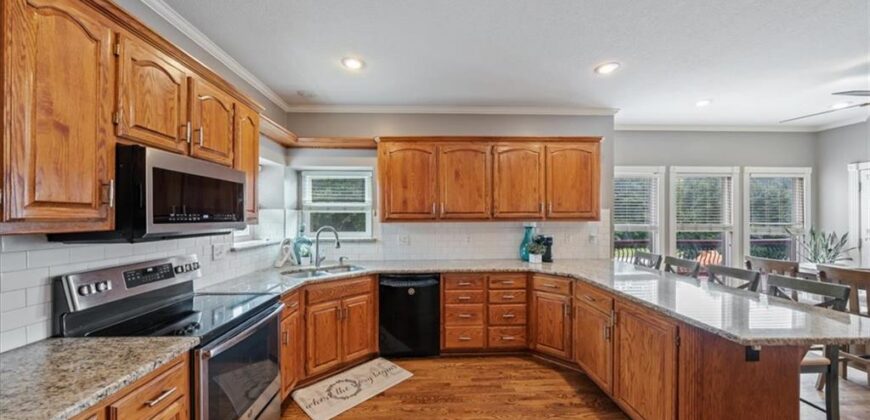 917 Paw Paw Lane, Liberty, MO 64068