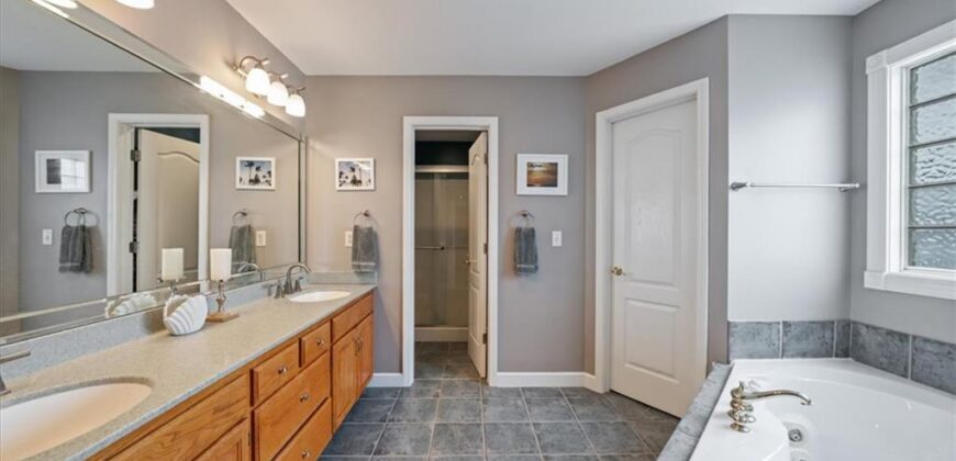 917 Paw Paw Lane, Liberty, MO 64068