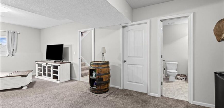 1501 NE 196th Street, Smithville, MO 64089