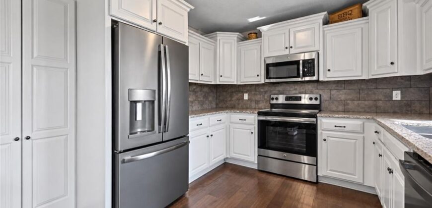 1501 NE 196th Street, Smithville, MO 64089