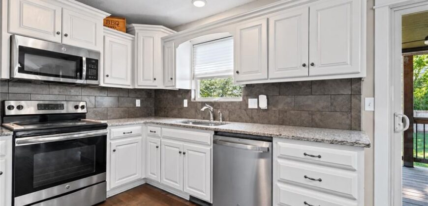 1501 NE 196th Street, Smithville, MO 64089