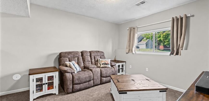 1501 NE 196th Street, Smithville, MO 64089