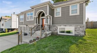 1501 NE 196th Street, Smithville, MO 64089