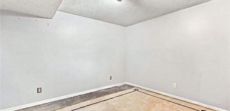 205 NW 101st Place, Kansas City, MO 64155