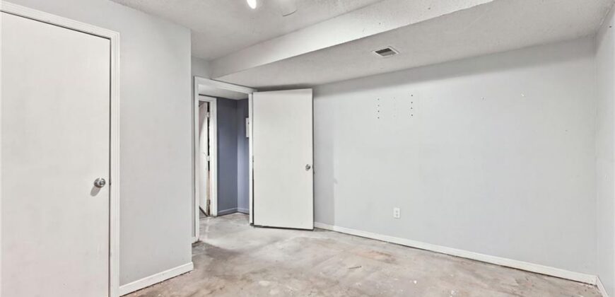 205 NW 101st Place, Kansas City, MO 64155