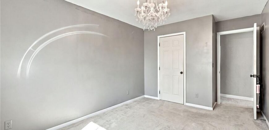 205 NW 101st Place, Kansas City, MO 64155