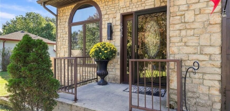 205 NW 101st Place, Kansas City, MO 64155