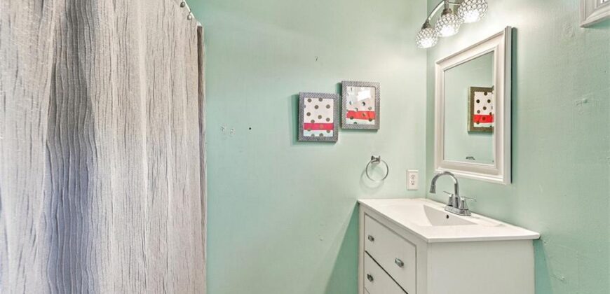205 NW 101st Place, Kansas City, MO 64155
