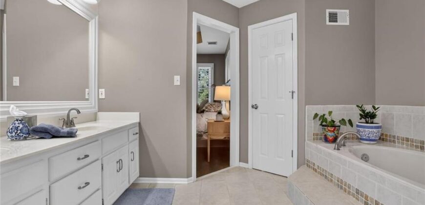 7808 NW 76th Place, Kansas City, MO 64152