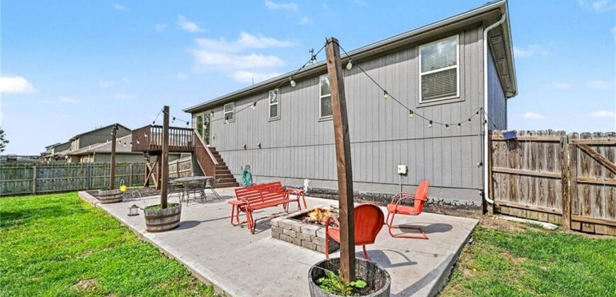 19205 Switchgrass Drive, Smithville, MO 64089