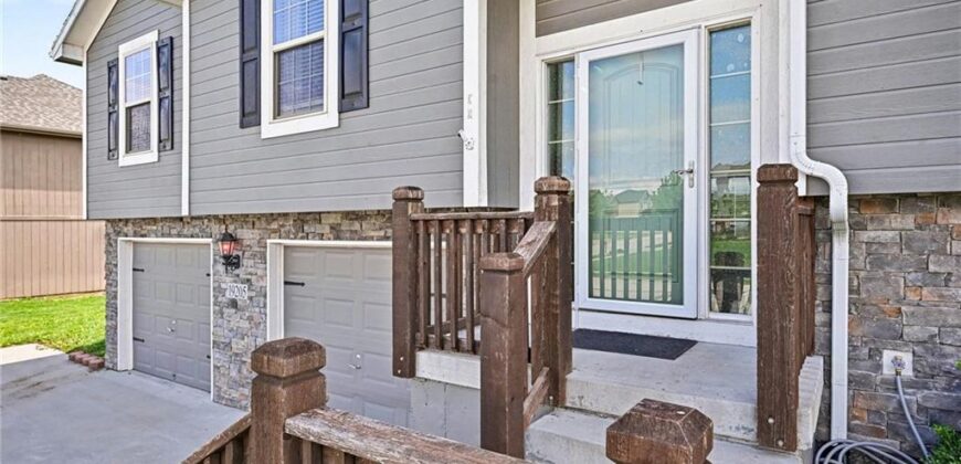 19205 Switchgrass Drive, Smithville, MO 64089