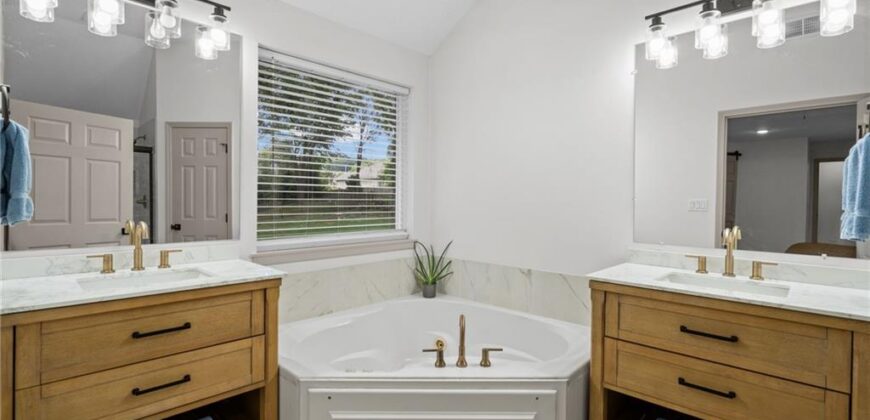 1714 NW 57th Court, Kansas City, MO 64151