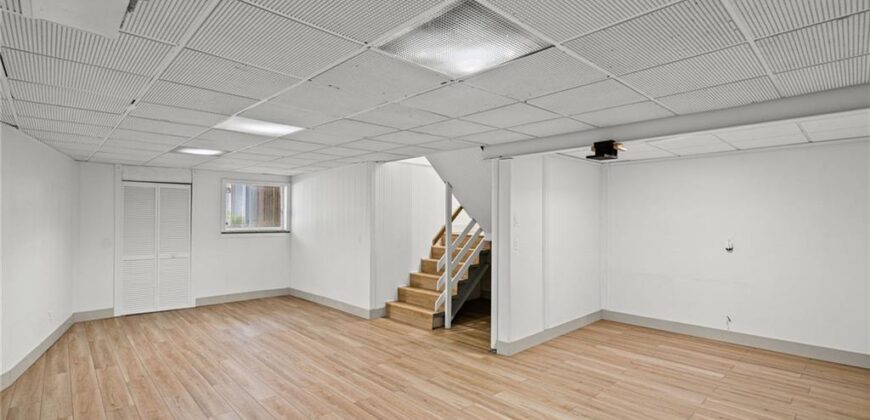1714 NW 57th Court, Kansas City, MO 64151