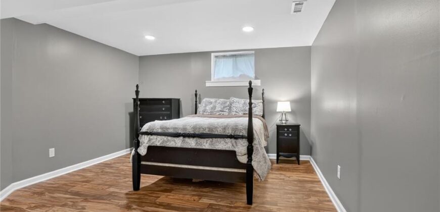 305 NW 60th Terrace, Kansas City, MO 64118