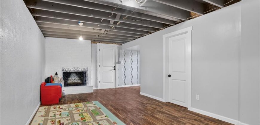 305 NW 60th Terrace, Kansas City, MO 64118