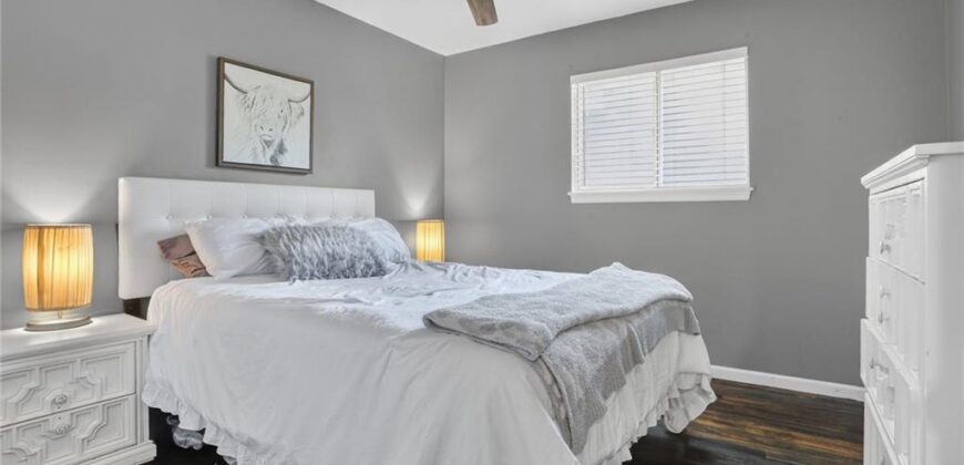 305 NW 60th Terrace, Kansas City, MO 64118