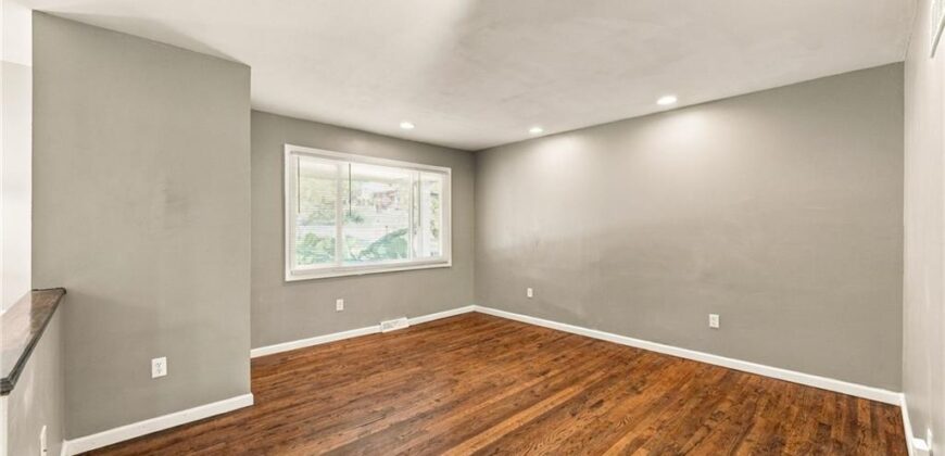 4961 NW Woody Creek Lane, Kansas City, MO 64151