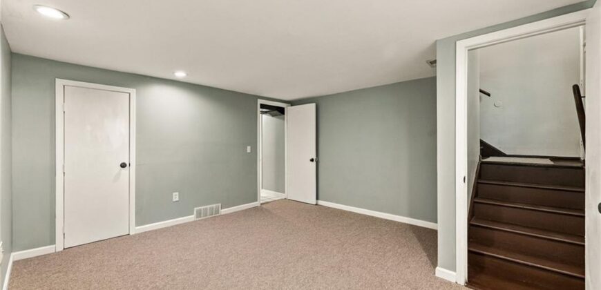 4961 NW Woody Creek Lane, Kansas City, MO 64151