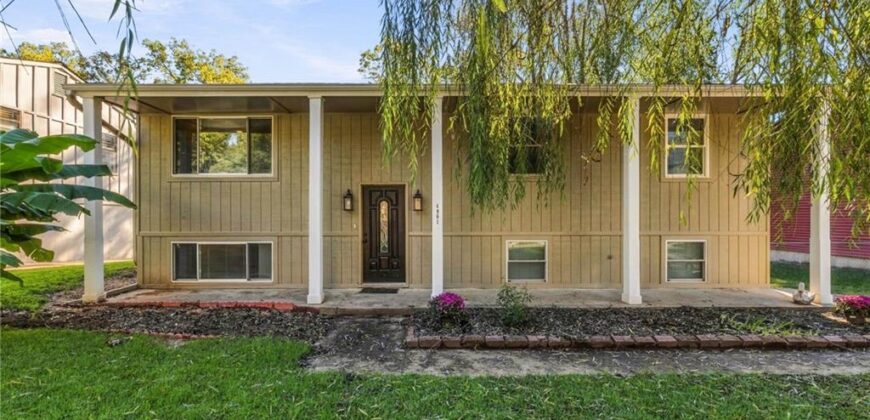 4961 NW Woody Creek Lane, Kansas City, MO 64151