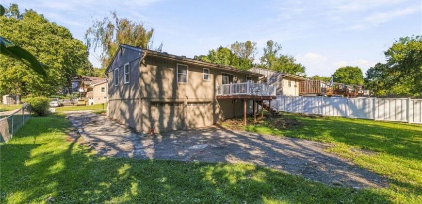 4961 NW Woody Creek Lane, Kansas City, MO 64151