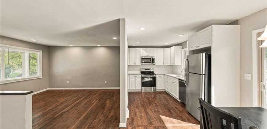 4961 NW Woody Creek Lane, Kansas City, MO 64151