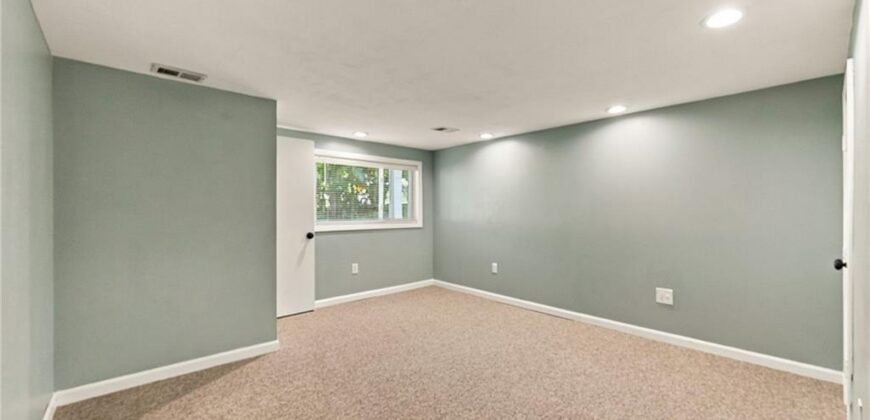 4961 NW Woody Creek Lane, Kansas City, MO 64151
