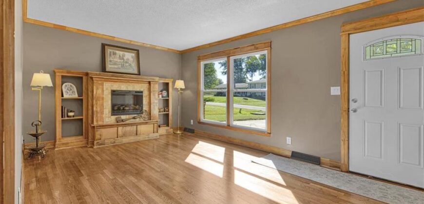 112 W 8th Street, Kearney, MO 64060
