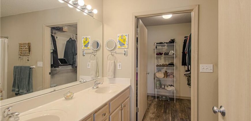 9807 N Potter Avenue, Kansas City, MO 64157