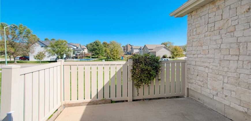 9807 N Potter Avenue, Kansas City, MO 64157