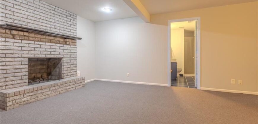 1909 Joy Circle, Excelsior Springs, MO 64024