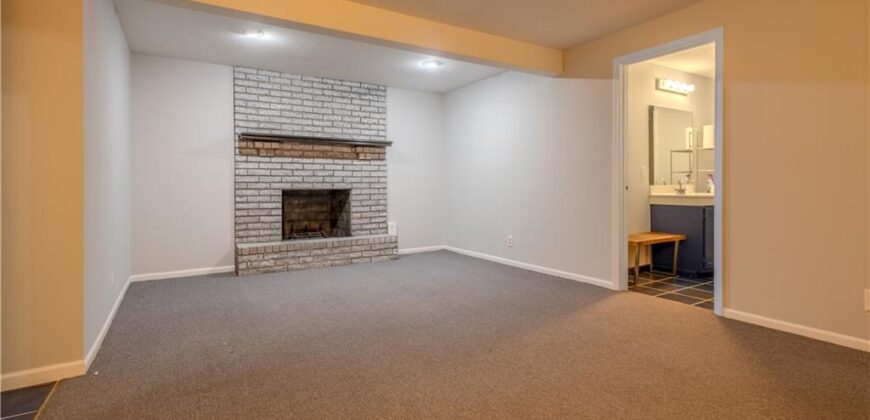 1909 Joy Circle, Excelsior Springs, MO 64024