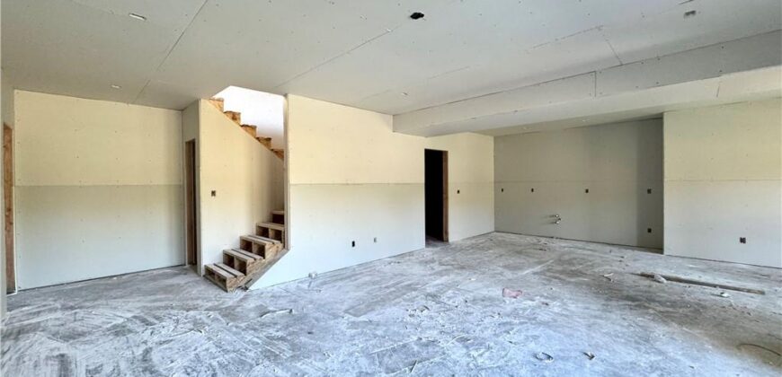 8404 NW 90th Terrace, Kansas City, MO 64153