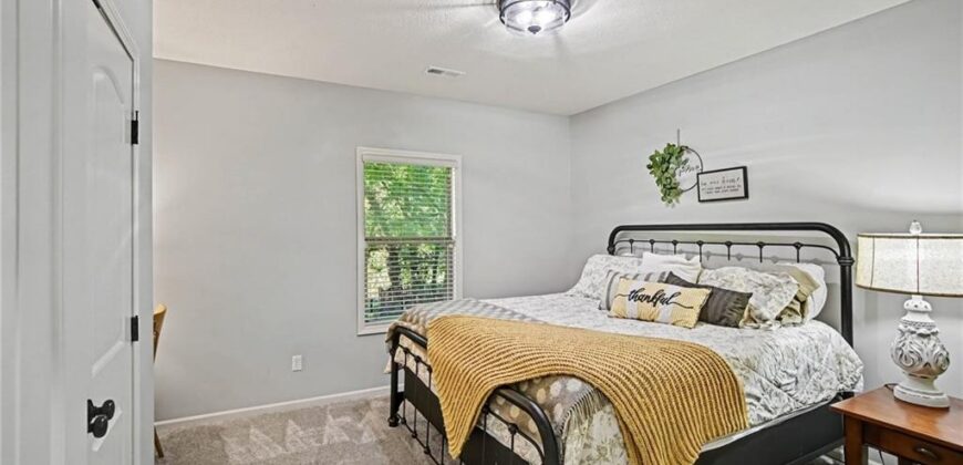 13130 NW Hawthorne Drive, Platte City, MO 64079