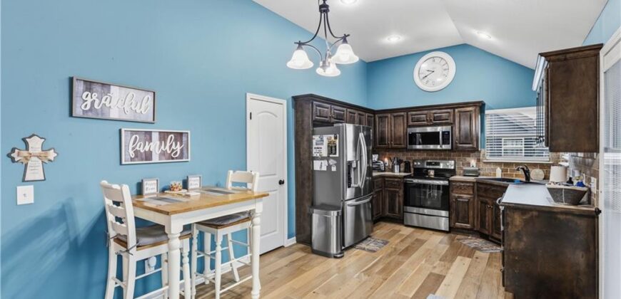 1002 W 10th Avenue, Kearney, MO 64060
