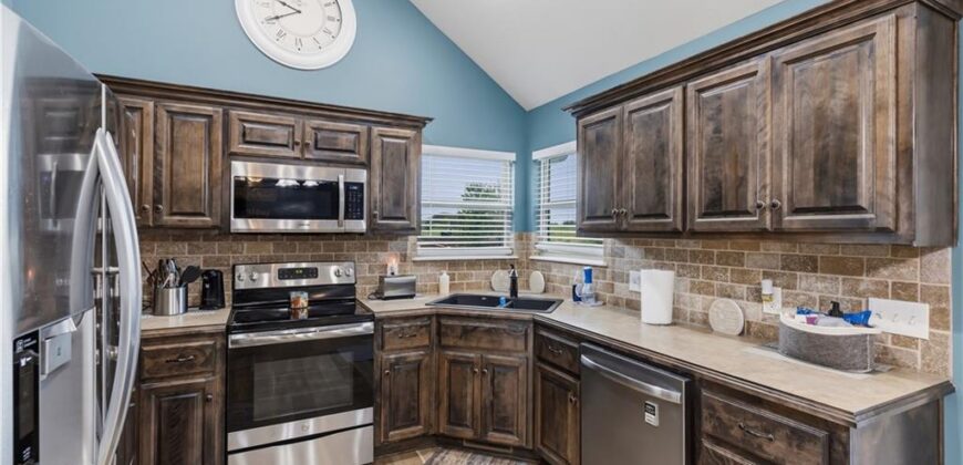 1002 W 10th Avenue, Kearney, MO 64060