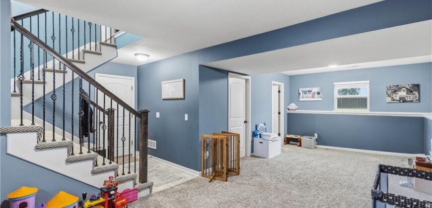 1002 W 10th Avenue, Kearney, MO 64060