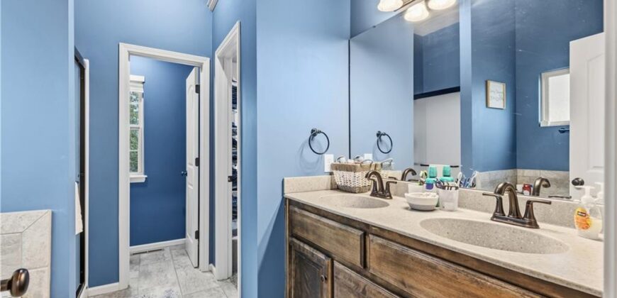1002 W 10th Avenue, Kearney, MO 64060