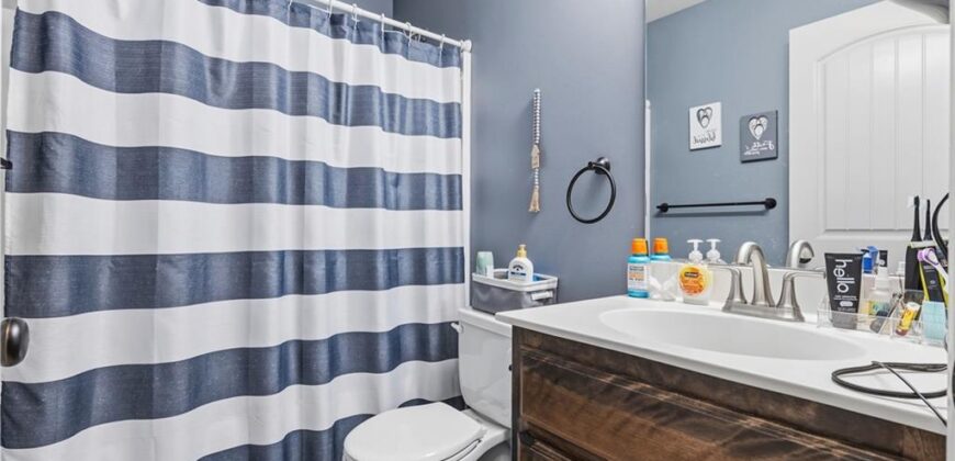 1002 W 10th Avenue, Kearney, MO 64060