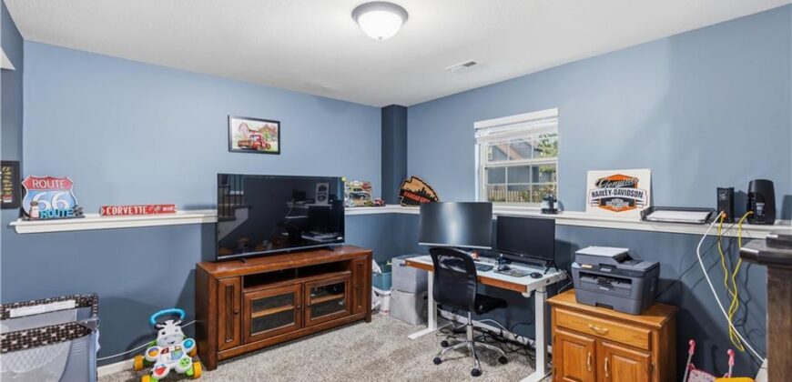 1002 W 10th Avenue, Kearney, MO 64060