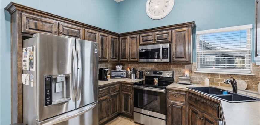 1002 W 10th Avenue, Kearney, MO 64060